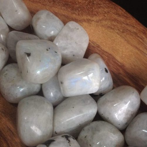 labra blanche, labradorite blanche roulée, peristerite roulee, pierre de lun arc en ciel roulée