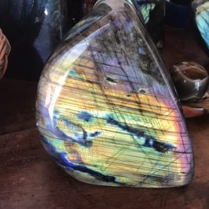 Gross labradorite pour pièce à vivre
