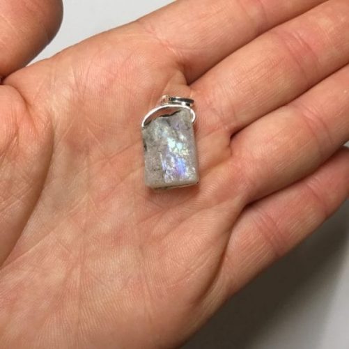 Pendentif peristerite brute avec arc en ciel