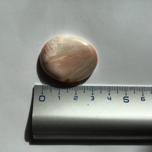 Cabochon scolecite