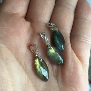 Pendentif marquise labradorite discret