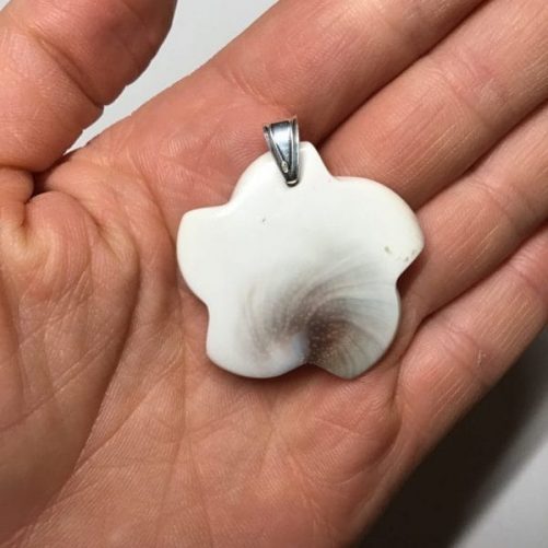 Pendentif oeil de sainte lucie Madagscar