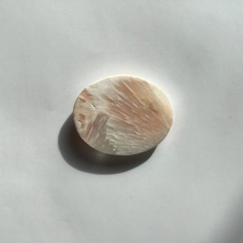 Cabochon scolecite