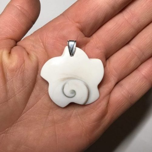 Pendentif oeil de sainte lucie Madagscar