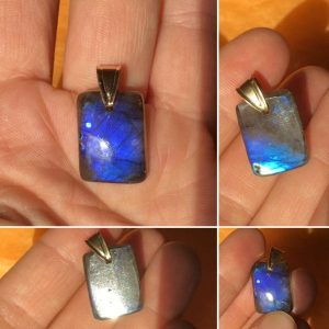 Petit pendentif carré de labradorite bleu profond