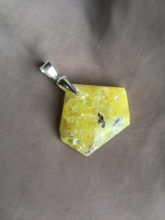 Pendentif-brucite-jaune