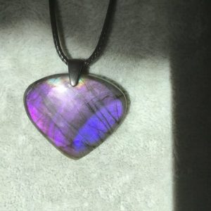 Pendentif labradorite violette pointe en bas