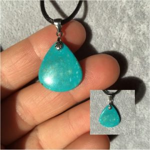 Pendentif petite goutte en turquoise des Etats Unis, Arizona