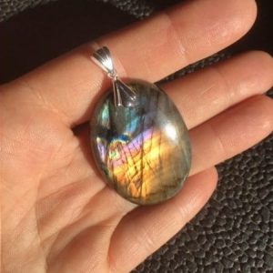 pendentif labradorite couleur feu et arc en ciel