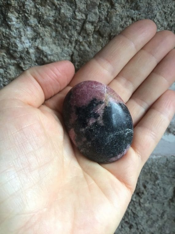 Galet rhodonite