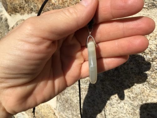 Pendentif pierre de lune adulaire blanc