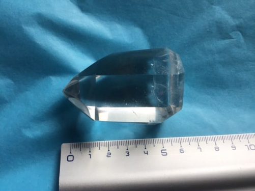 Large et petit cristal de roche pur