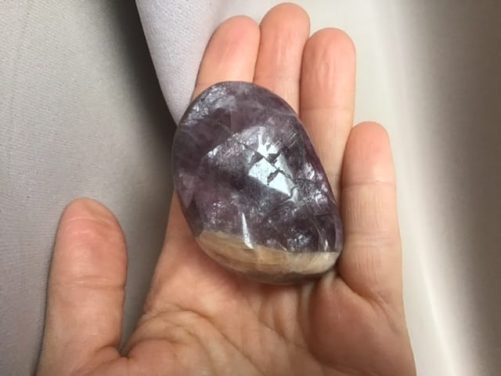 Galet anhydrite violette