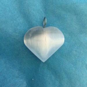 Pendentif sélénite coeur