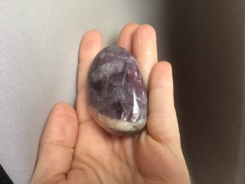 Galet anhydrite violette