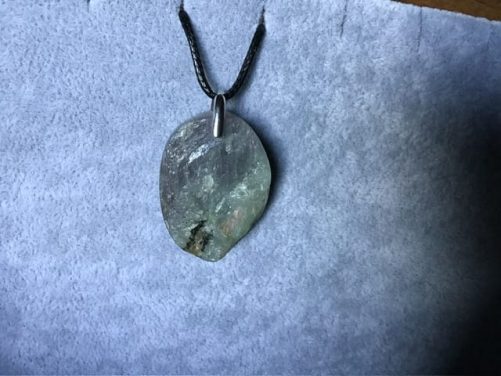Pendentif labra violette brut