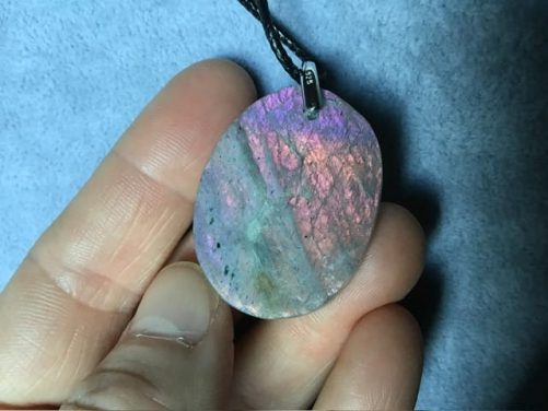 Pendentif labra violette brut