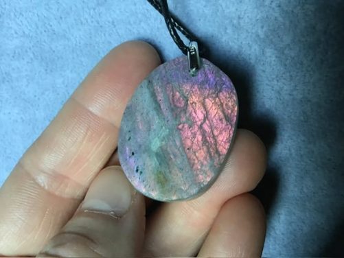 Pendentif labra violette brut