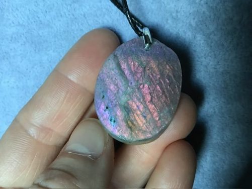 Pendentif labra violette brut