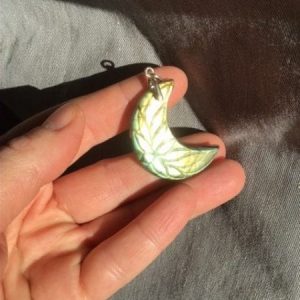 Pendentif labradorite lune gravée
