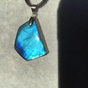 Superbe labradorite bleu ocean