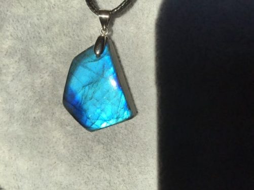 Superbe labradorite bleu ocean