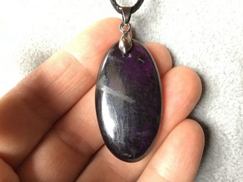 Pendentif en purpurite