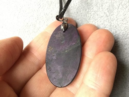 Pendentif en purpurite