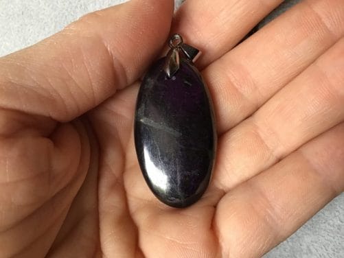 Pendentif en purpurite