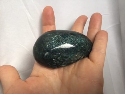 Morceau semi brut d apatite naturelle