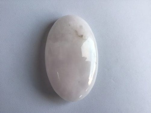 Galet de calcite rose