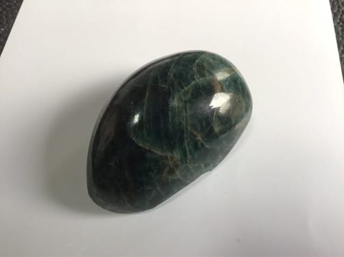 Morceau semi brut d apatite naturelle