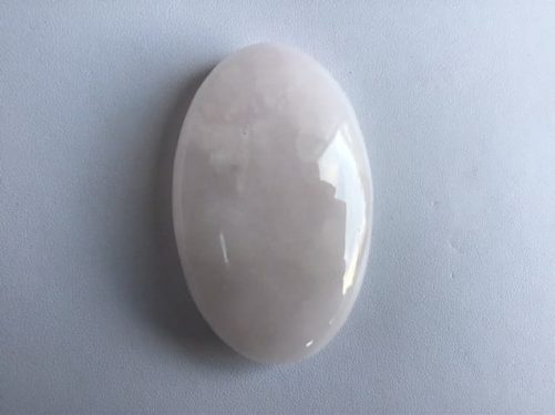 Galet de calcite rose