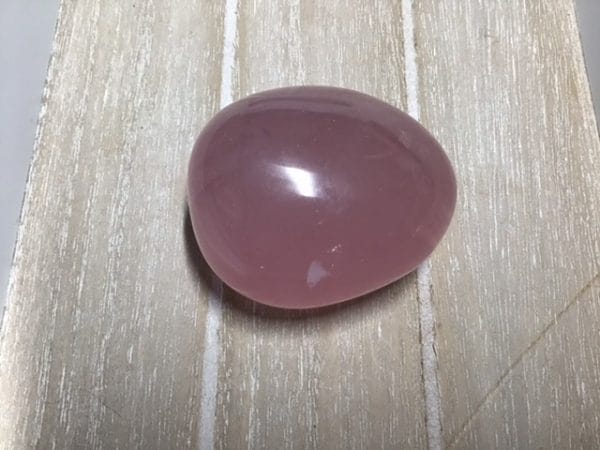 Gros-galet-quartz-roe-intense