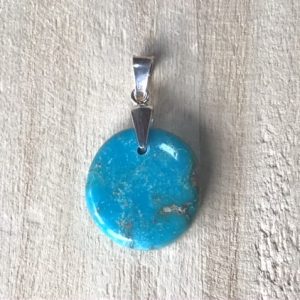 Pendentif rond en turquoise naturelle