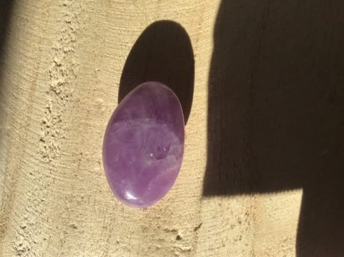Petit galet d ‘amethyste de Madagascar