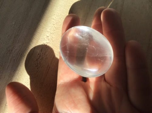 Galet de cristal de roche