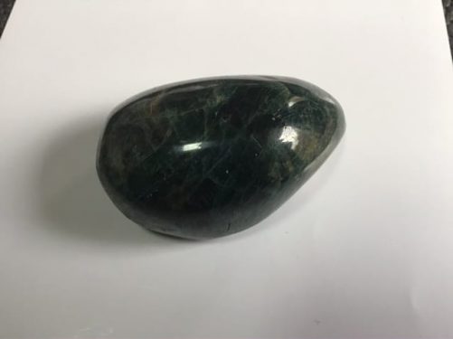 Morceau semi brut d apatite naturelle