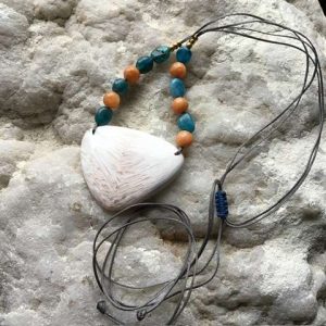 Pendentif scolecite ailé