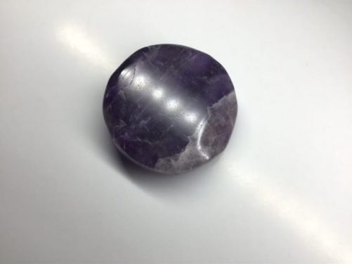 Jeton amethyste gravée om