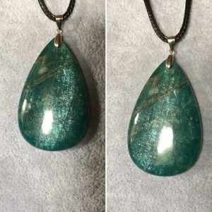 Pendentif grande goutte en apatite naturelle