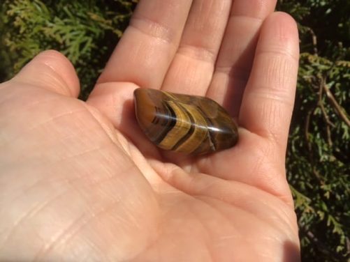 Oeil de tigre en pierre roulée