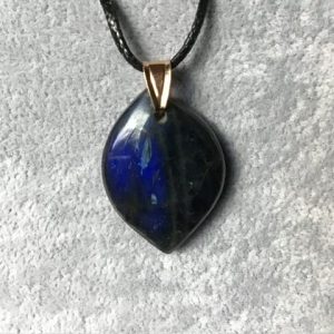 Pendentif en labradorite naturelle bleu nuit