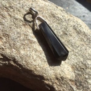 Pendentif tourmaline noire pointe