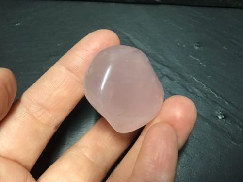 Quartz rose roulé