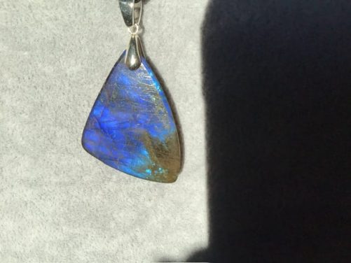 Pendentif labra deep blue freeform