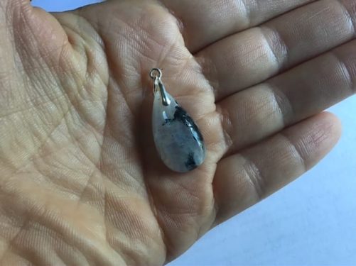 Pendentif goutte pierre de lune arc en ciel
