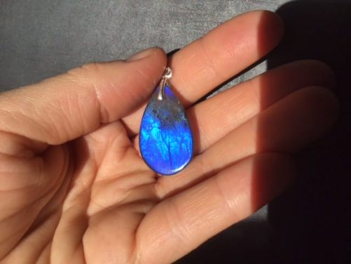 Pendentif labradorite goutte bleu profond