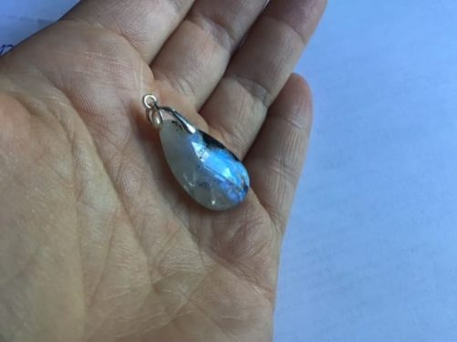 Pendentif goutte pierre de lune arc en ciel