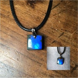 Petit pendentif labradorite carré bleu